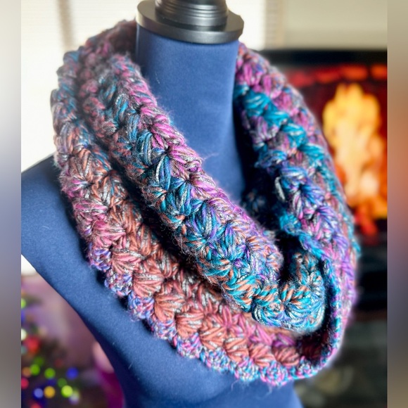 EUC Anthropologie Vincent Pradier Metallic Multi Colored Knit Infinity Scarf - Picture 4 of 8